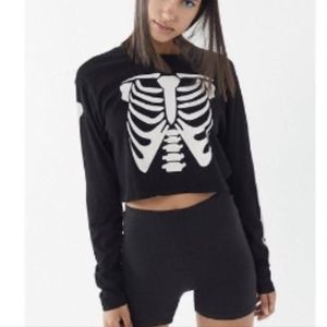 Skeleton crop tee